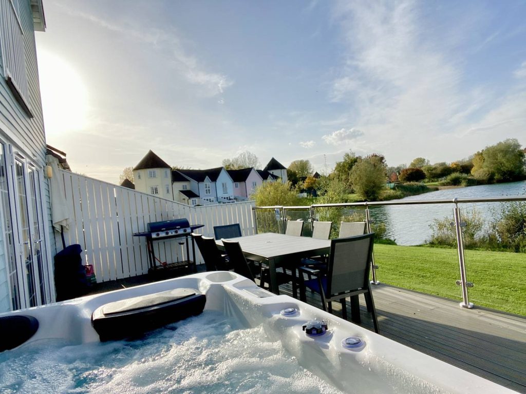 14 Windrush Lake hot tub