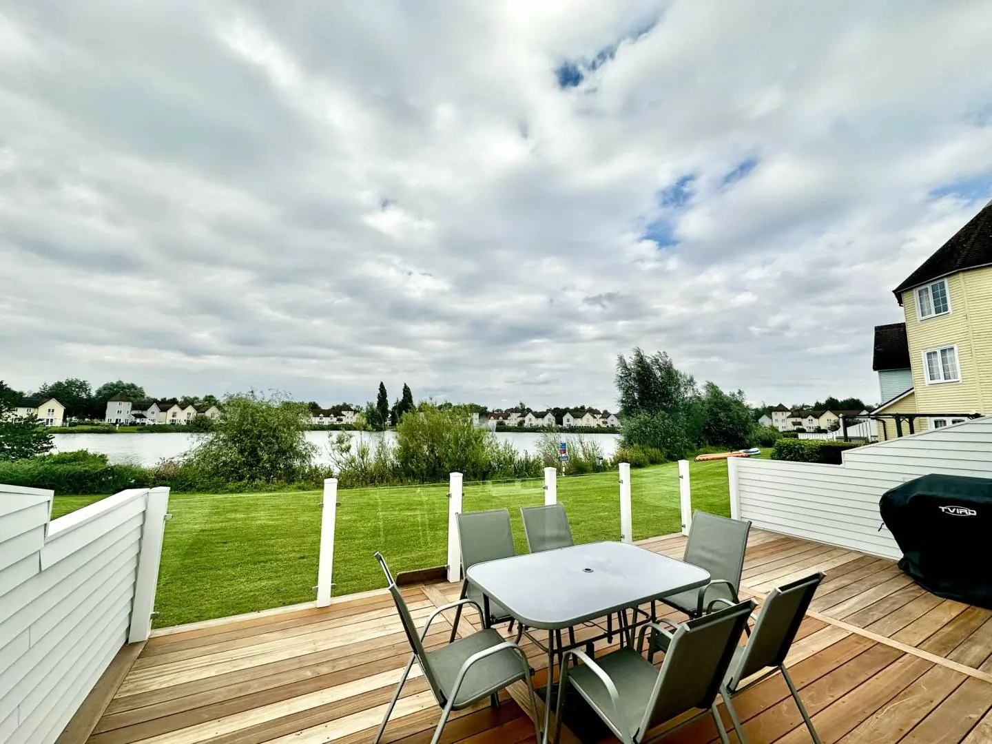 17 Windrush Lake decking