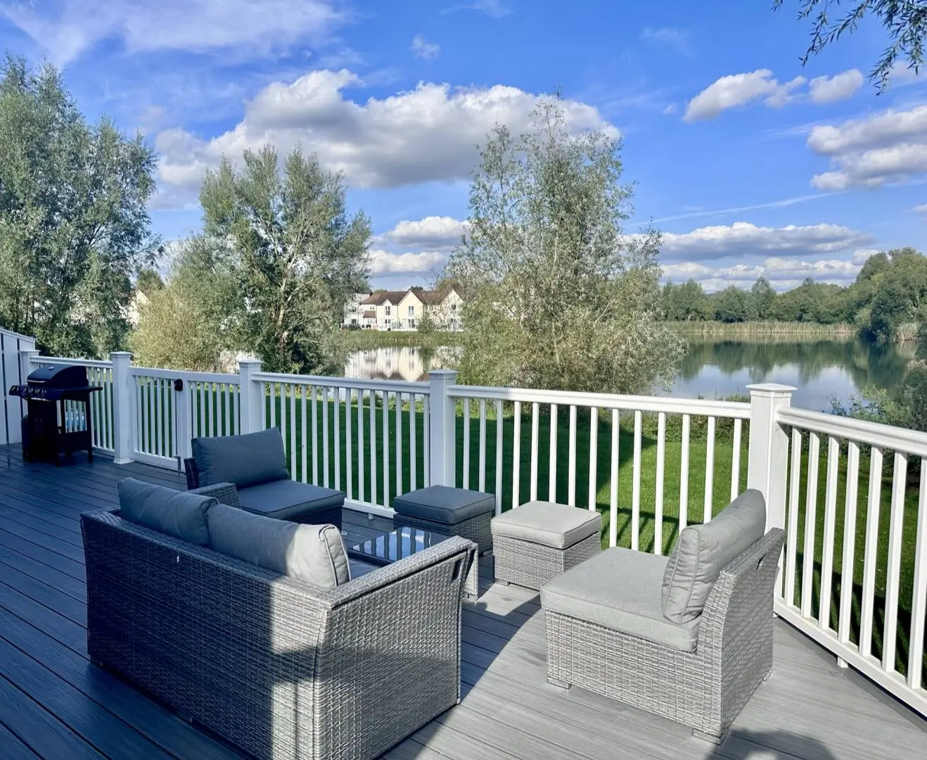 6 Windrush Lake Decking