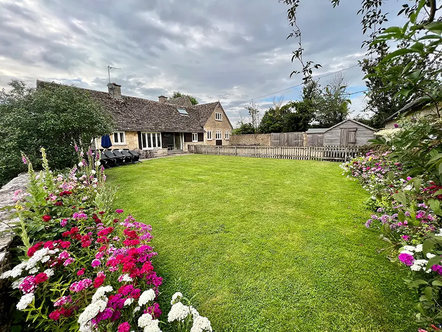 Country Cottage - Cotswold Holiday Cottages